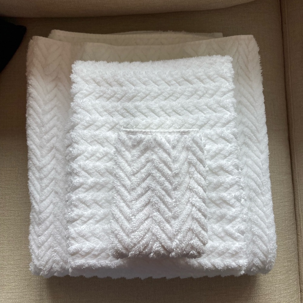 Matouk White Textured Towel Set